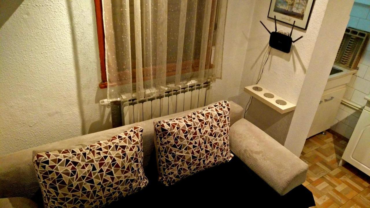 One Bedroom Apartment French Embassy بوخارست المظهر الخارجي الصورة