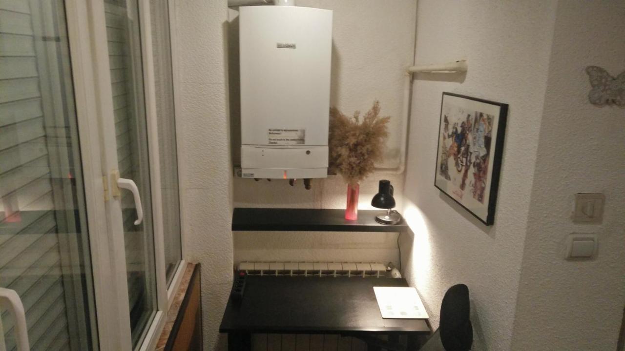 One Bedroom Apartment French Embassy بوخارست المظهر الخارجي الصورة