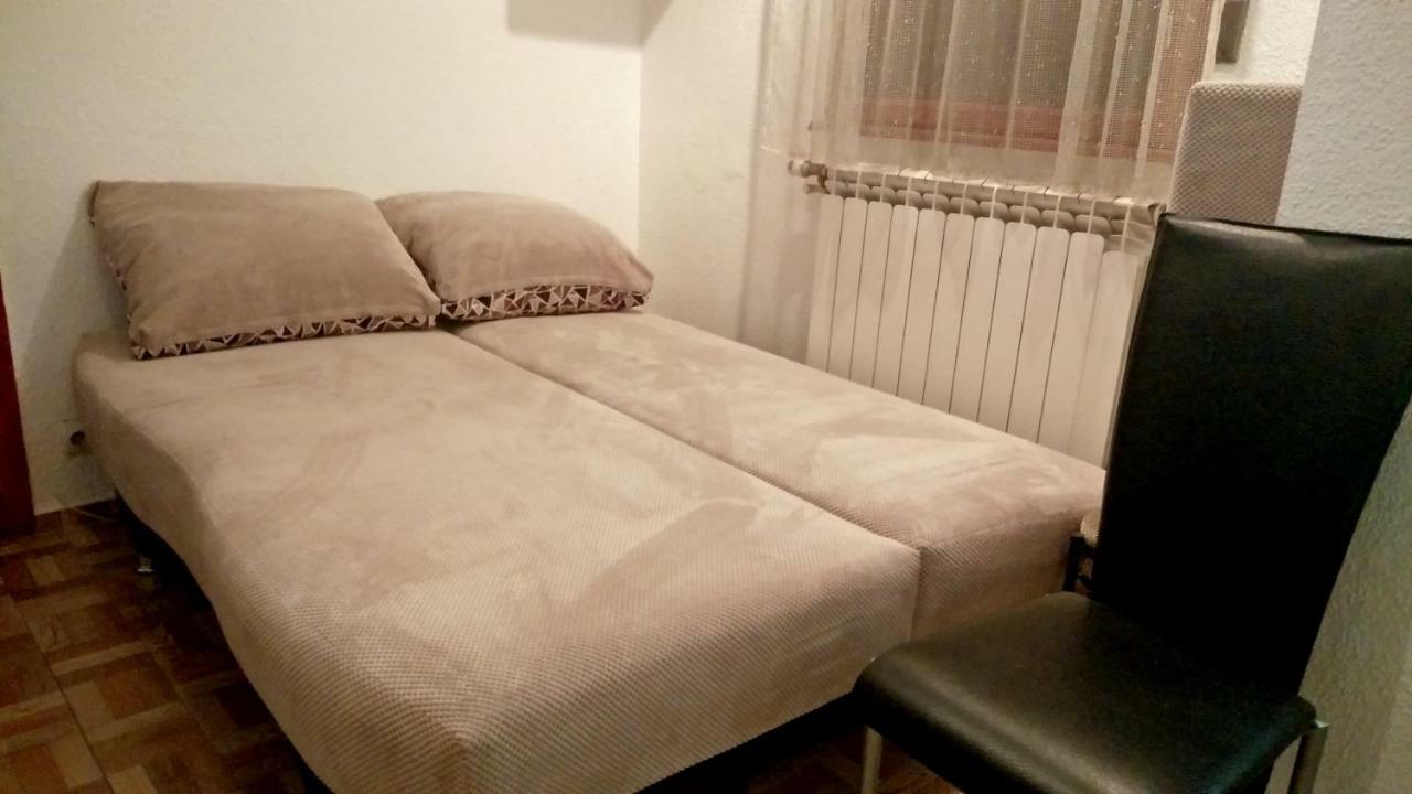 One Bedroom Apartment French Embassy بوخارست المظهر الخارجي الصورة