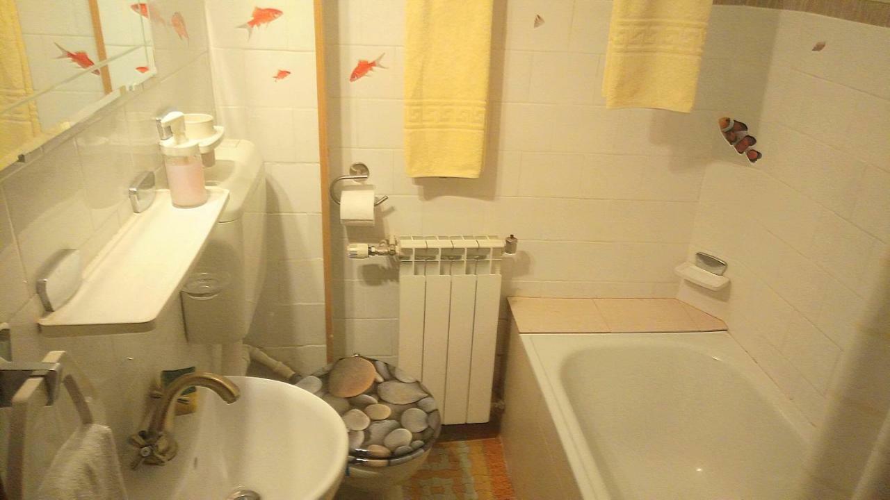 One Bedroom Apartment French Embassy بوخارست المظهر الخارجي الصورة